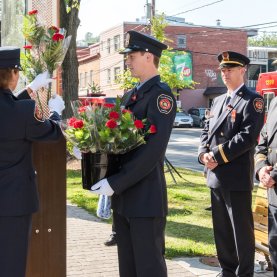 La Ville de Québec rend hommage à ses pompiers morts en devoir