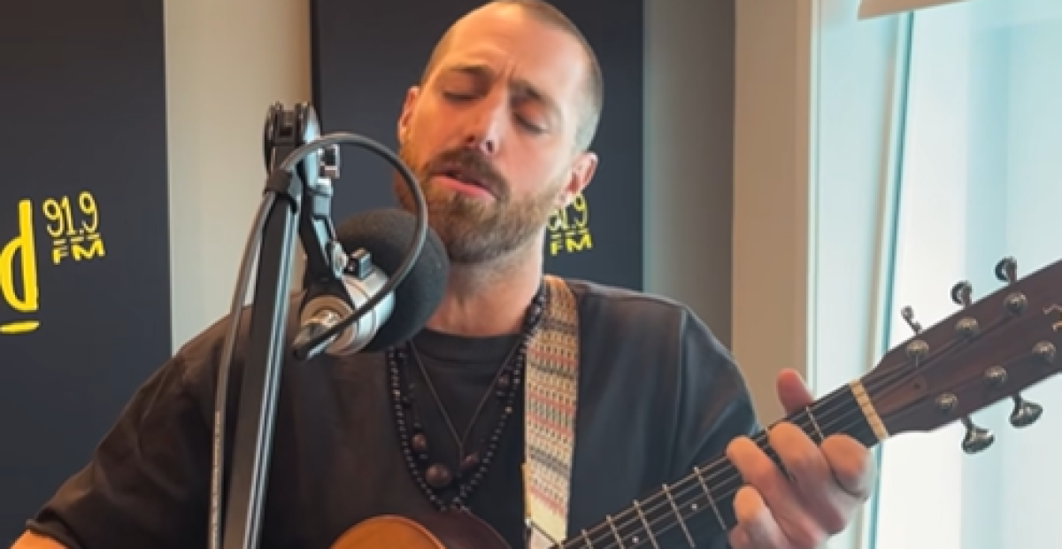 Jonathan Roy offre une nouvelle chanson en primeur à WKND