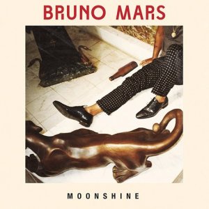 Bruno Mars lance Moonshine extrait de son nouvel album