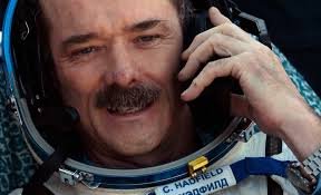 Chris Hadfield fait le Movember