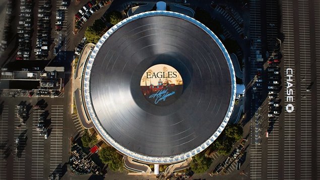 Le disque vinyle géant des Eagles