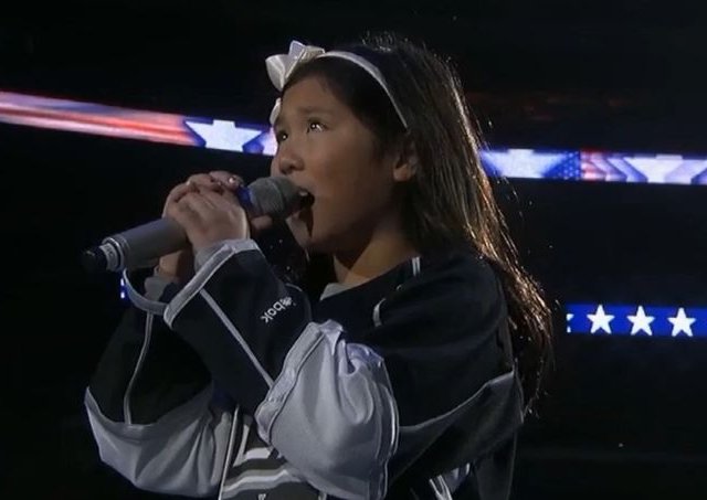 Performance impressionnante: une petite fille de 10 ans chante l’hymne national américain
