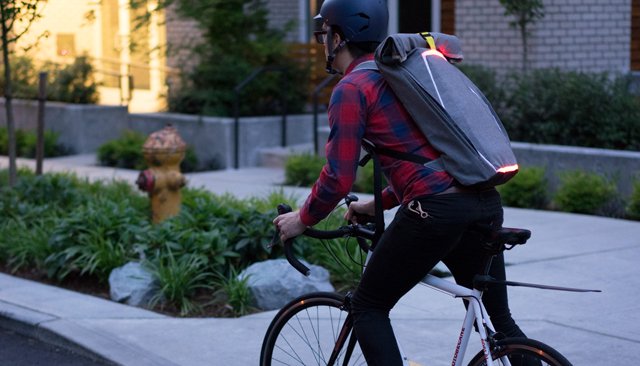 Un sac à dos intelligent pour la sécurité des cyclistes