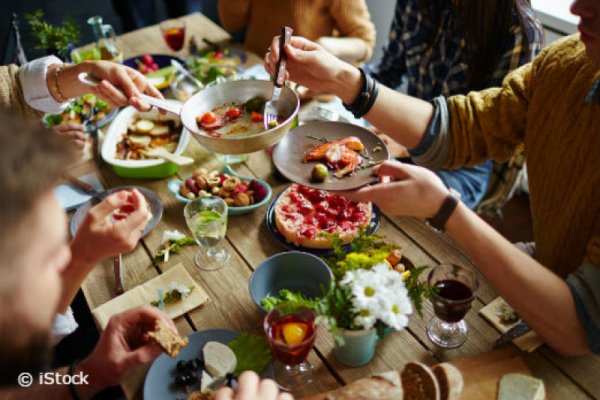 Voici les bonnes raisons de manger en famille