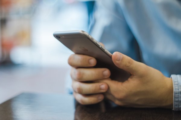 Dalair le matin: Déconnecter de Facebook rendrait plus heureux