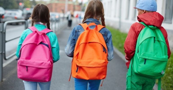 Voici comment calculer le poids idéal du sac à dos de votre enfant!