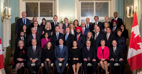 Justin Trudeau présente son nouveau cabinet